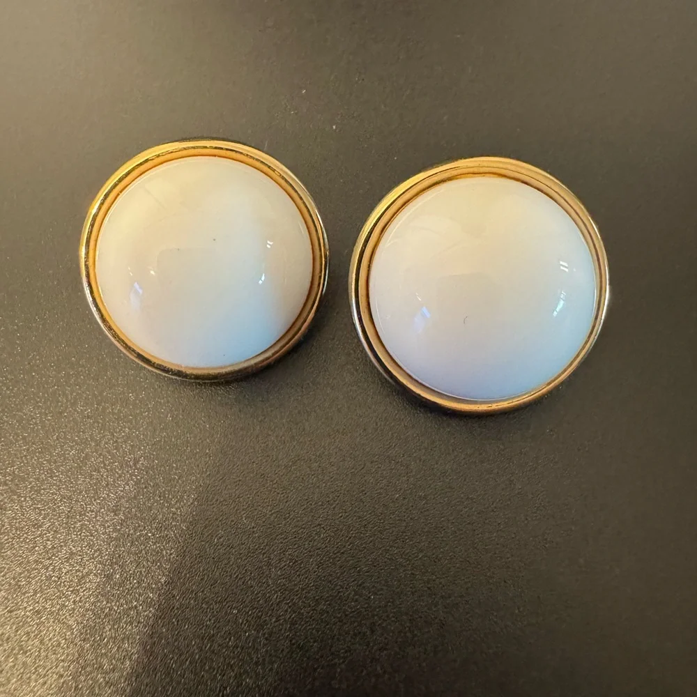 Vintage Sarah Coventry White Lucite Clip On Earrings Gold Tone 1970s - EUC